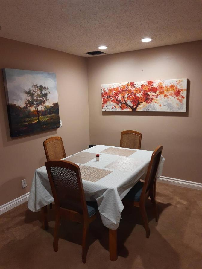 Cozy Home With Comfortable Beds And Fully Equipped Kitchen 15 Mins Drive From Airport, Downtown, Sait And U Of C And 80 Min Drive To Banff Calgary Exterior photo
